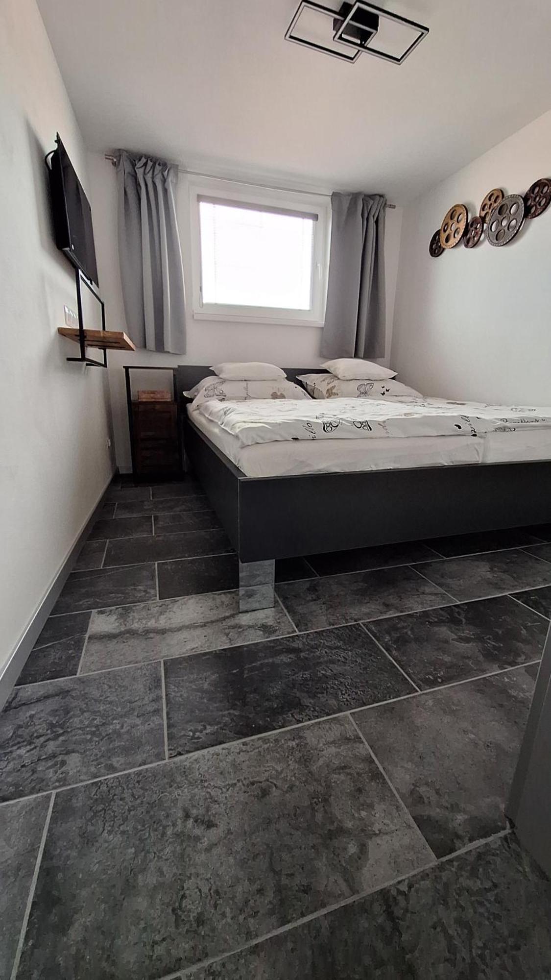 Bungalov Na Brehu Labe S Vlastnim Molem Pardubice Exterior foto